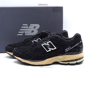 NEW Size 10.5 Men's New Balance 1906R Sneakers M1906RK Black/Taos Taupe/Magnet